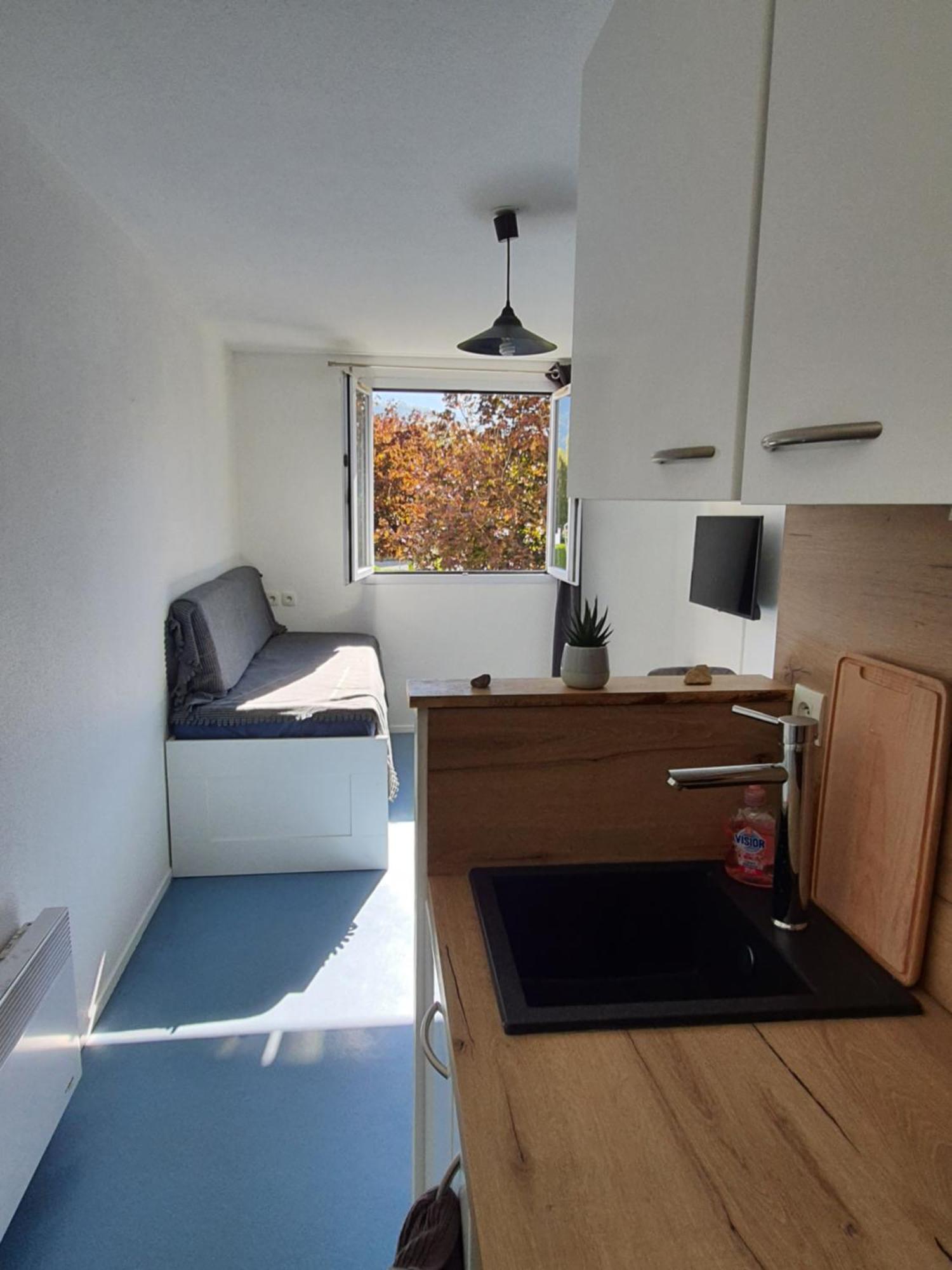 Gières Studio Dans Residence Pour Location Courte Duree Et Etudiants Parking Gratuit חדר תמונה